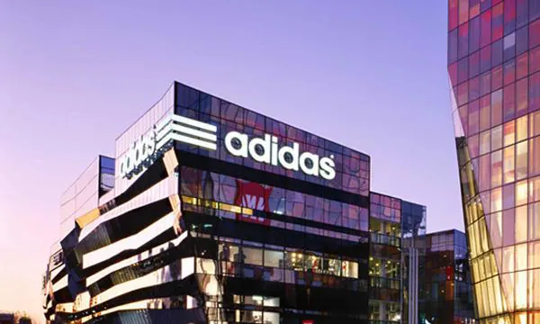 Glass and neon in Sanlitun