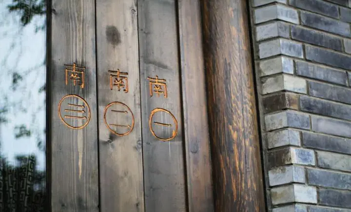 Wooden street signs and brick walls in the alley