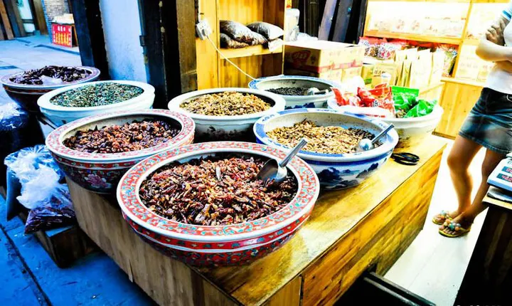 Chillies and spices sold by the basin at a street stall