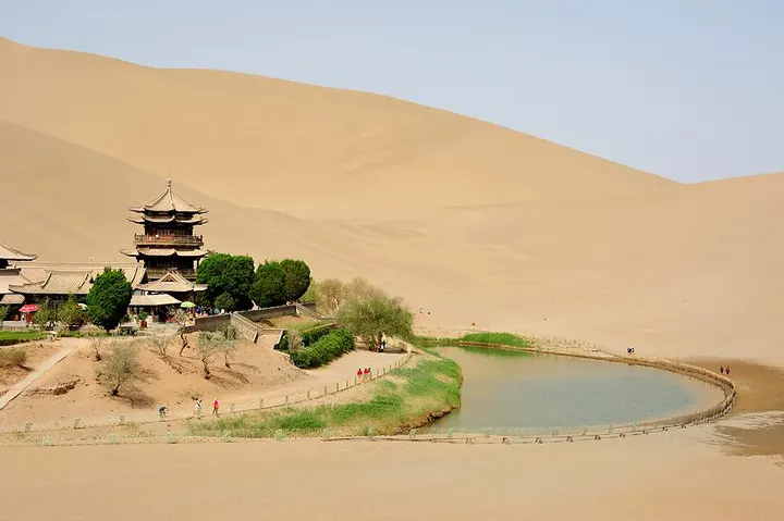 Crescent Lake and its pavilions, entirely enclosed by dunes