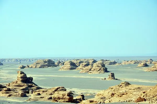 The yardang: a city carved by wind