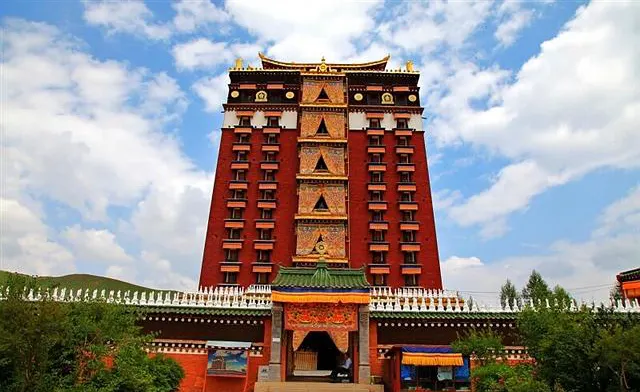 The Milarepa Tower: Hezuo's nine storeys