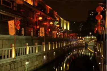 Red lanterns along the Lizhiwan canal at night