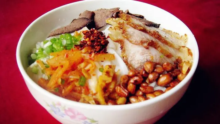 Eat noodles at seven in the morning