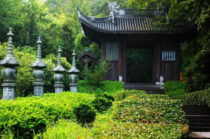 Stone stupas and courtyards below Feilai Peak