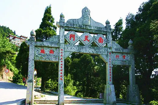 南天门与会仙桥：石头上的两道门