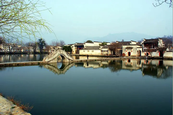 The South Lake and its painted bridge, the arch and its reflection closing into a full circle