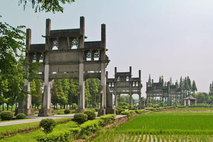 The Tangyue archways: seven stone gates in a row along the paddy fields