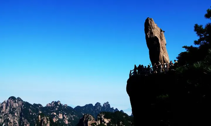 Tiandu Peak: the 85-degree carp's back