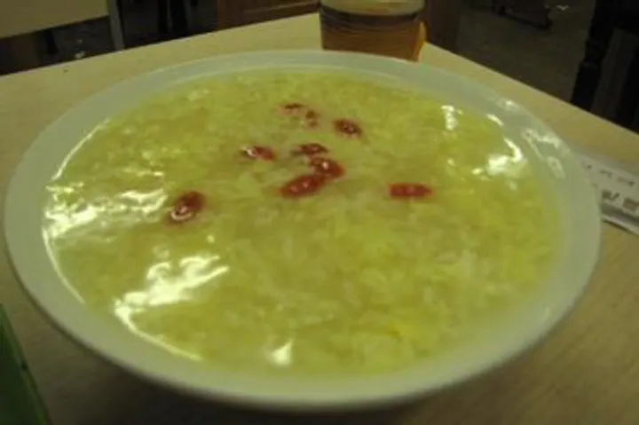 Milk-and-egg fermented rice, with a few goji berries floating on top