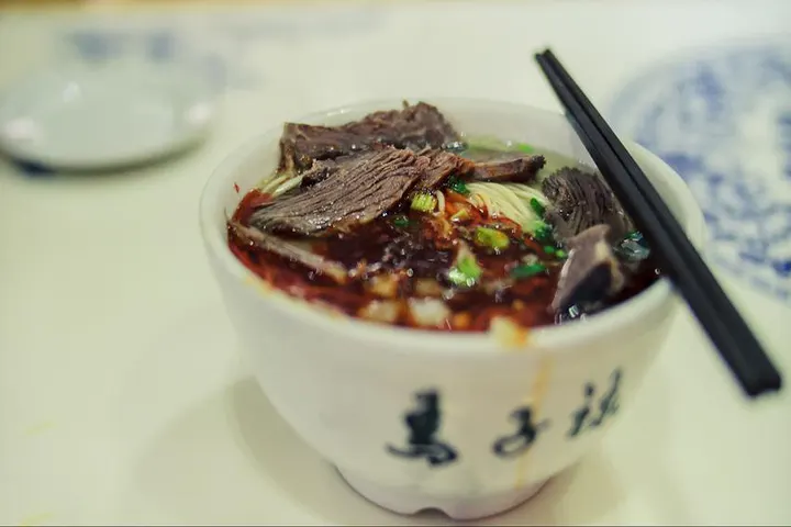 Eat beef noodles at breakfast