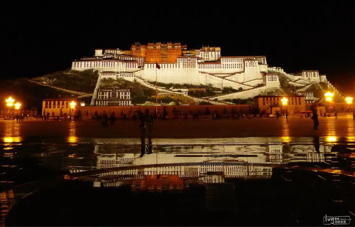 The Potala: three hundred steps, then the dark