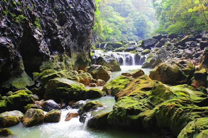 The 68-step cascade: a river you can count