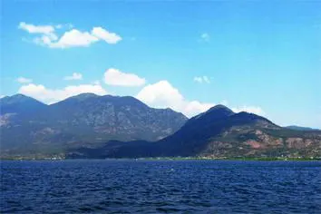 Horse trails at Lashi Lake