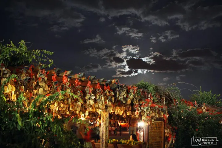 A Naxi courtyard inn: red lanterns and timber galleries