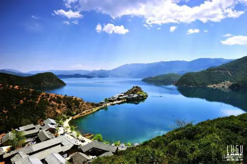 Gemu Goddess Mountain: the whole lake from 3,450 m