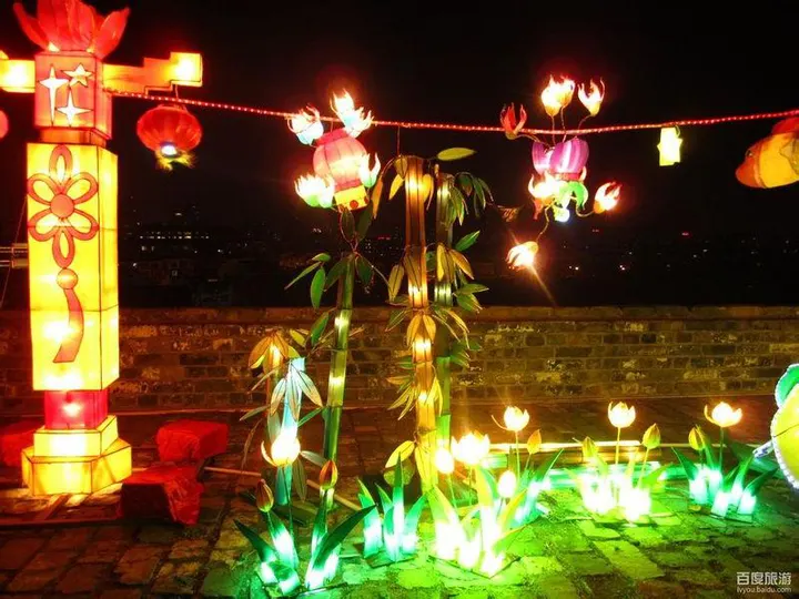 Lantern groups for the Qinhuai festival, rebuilt on the wall each year