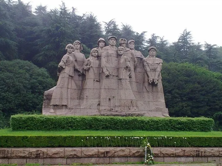 The martyrs' sculpture group at Yuhuatai