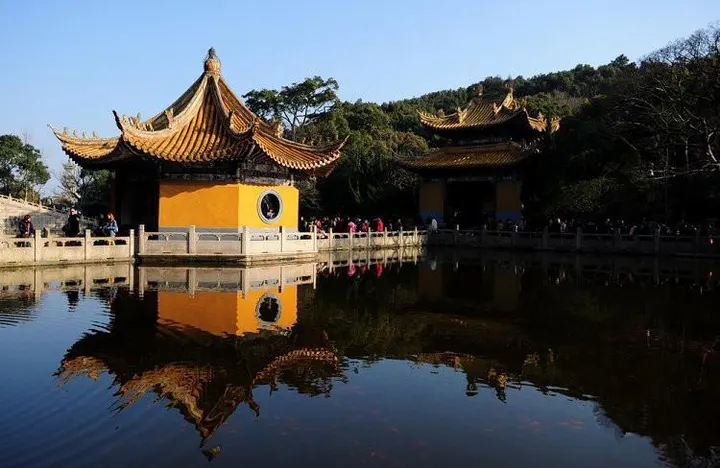 Puji Temple and its lotus pond: where the island begins