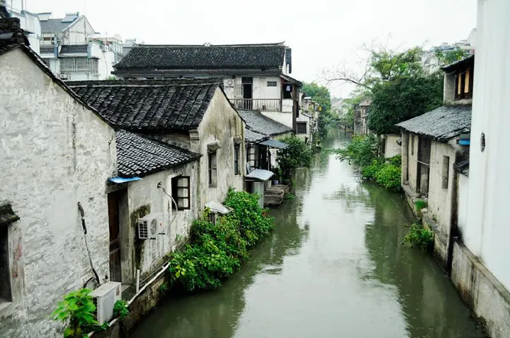 A Jiangnan water town at dawn
