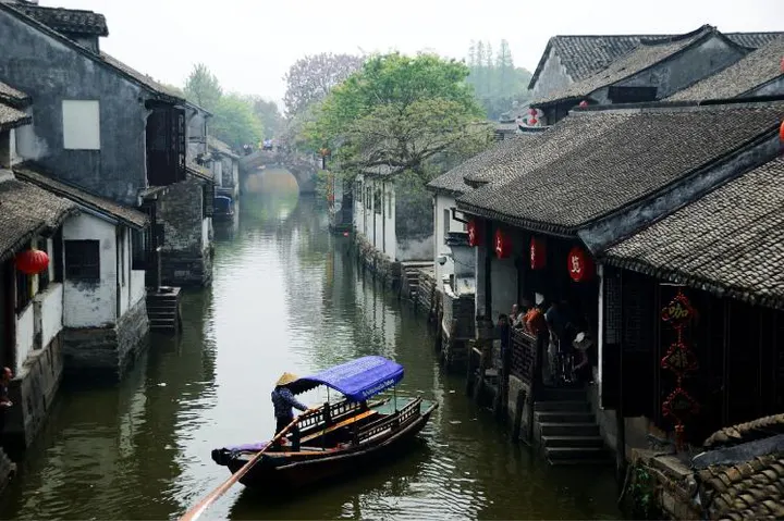 A Zhouzhuang canal where the boats arrive before the people