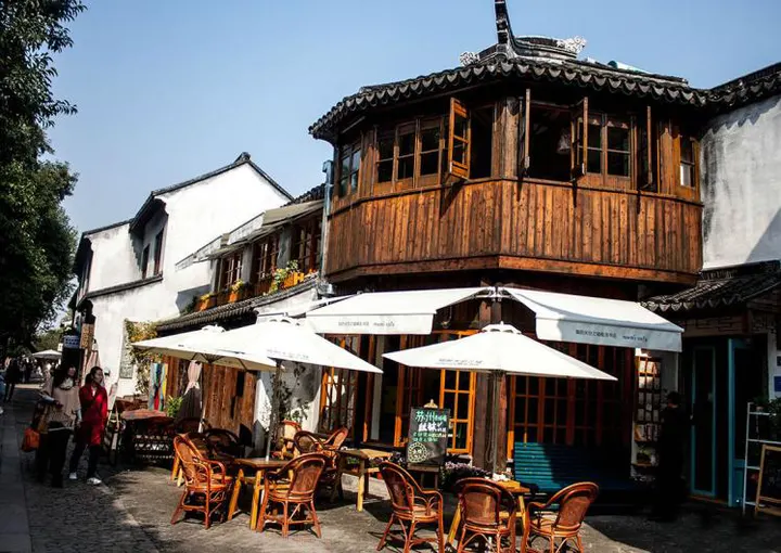 An afternoon on Pingjiang Road