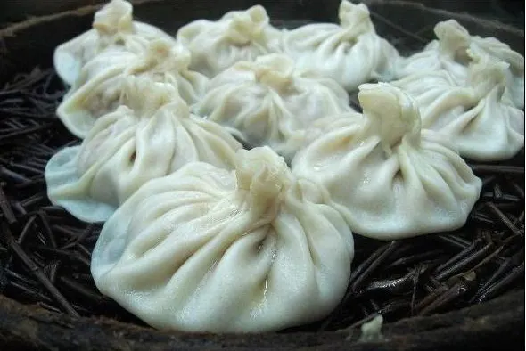 Soup dumplings in the Muslim Quarter