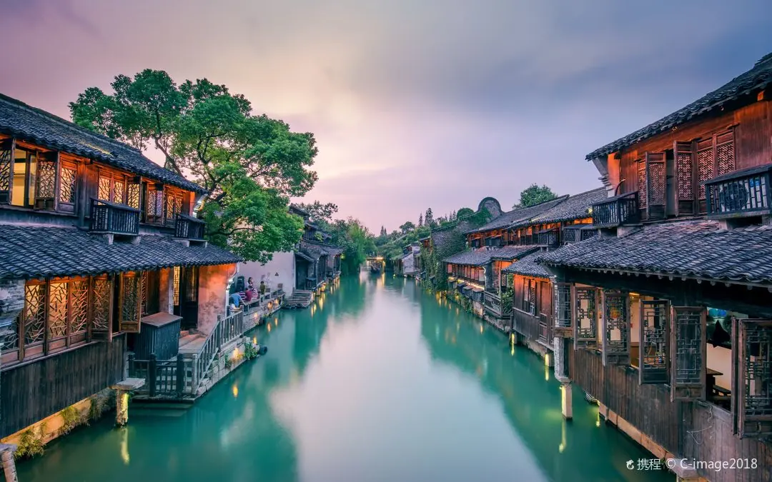 Canals and whitewashed houses in Xizha