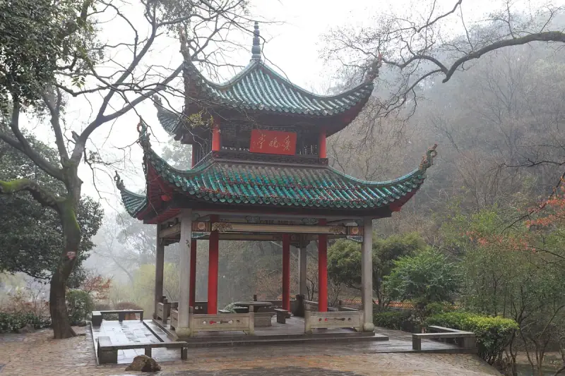 Aiwan Pavilion on the climb up Yuelu Mountain