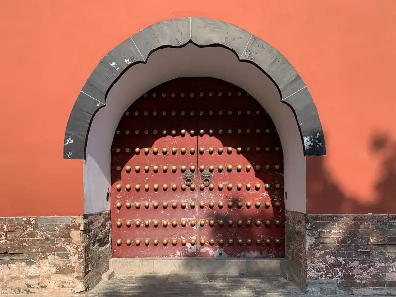 The arched gateway into the tomb complex
