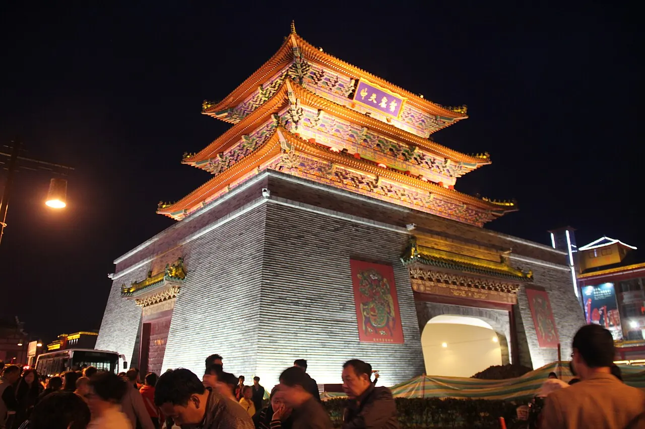 Kaifeng: Millennium City Park and the Tokyo Dreamlight show