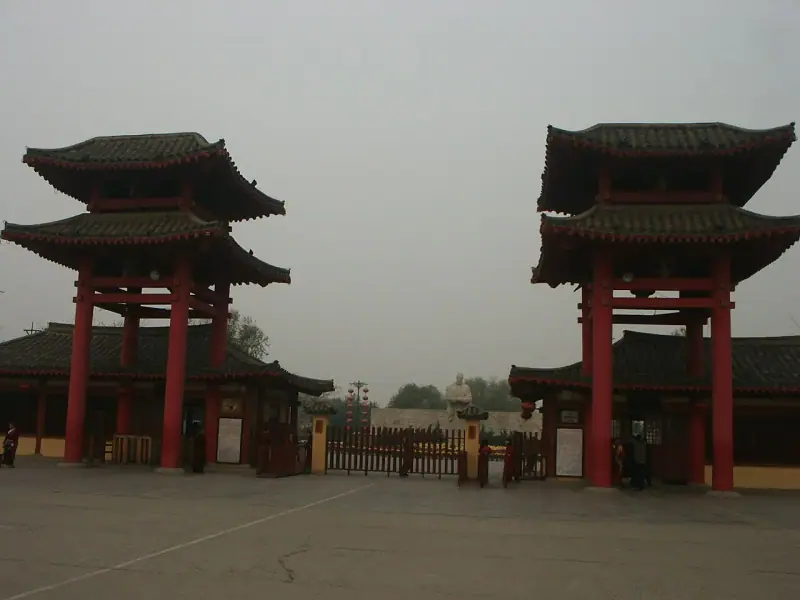 The gate pavilions at the entrance