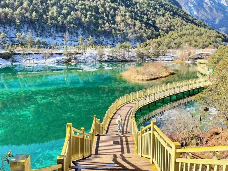 The terraced pools of Blue Moon Valley