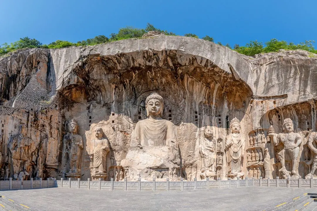 Fengxian Temple and its guardians