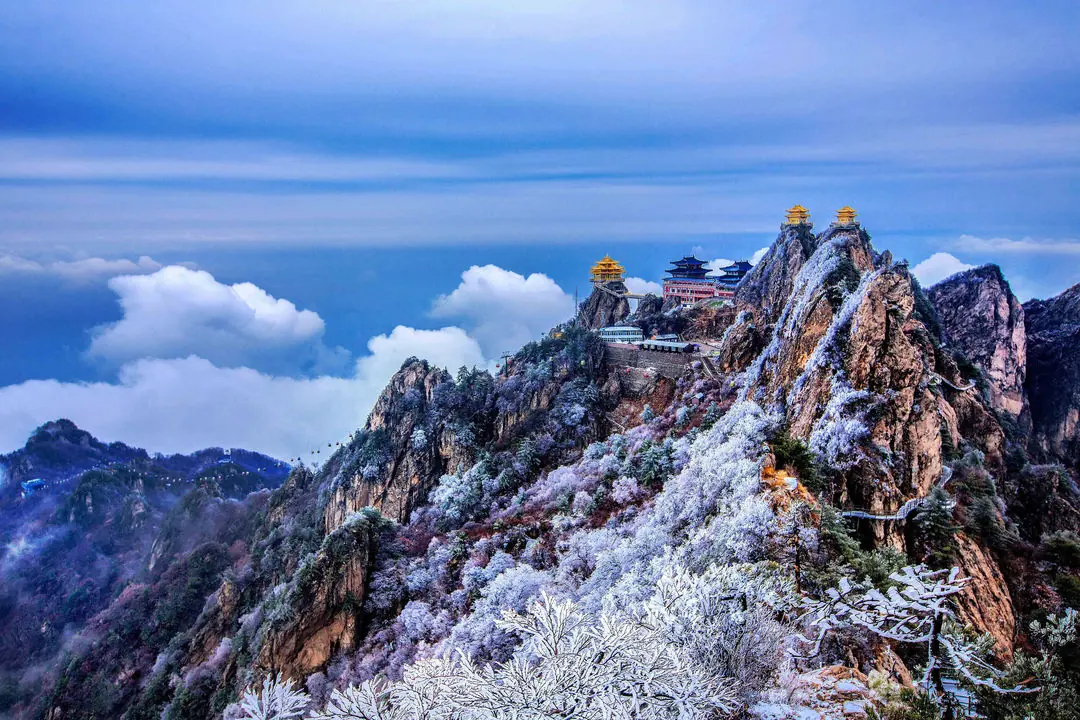 Sea of clouds in winter