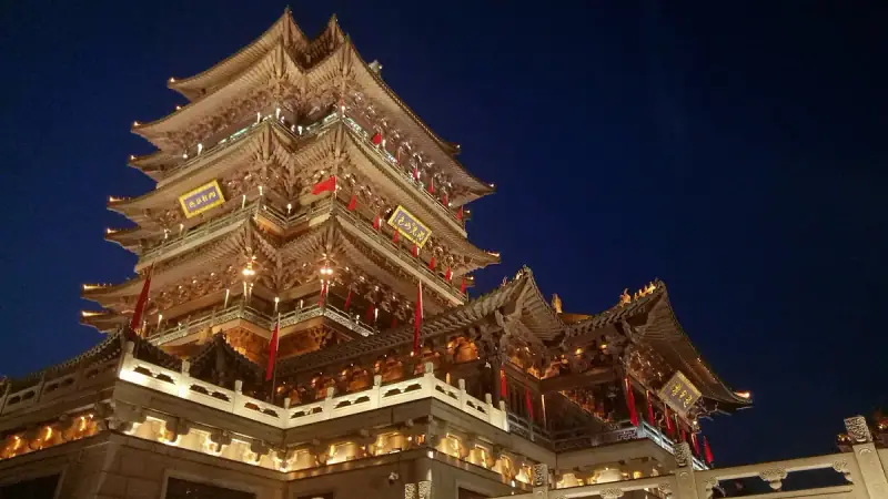 Chaoran Tower lit over Daming Lake