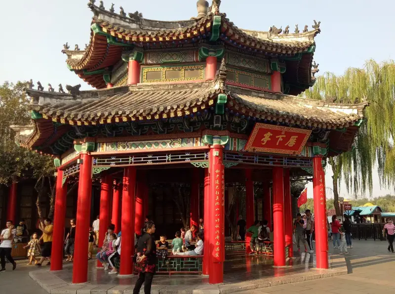 Lixia Pavilion on Daming Lake