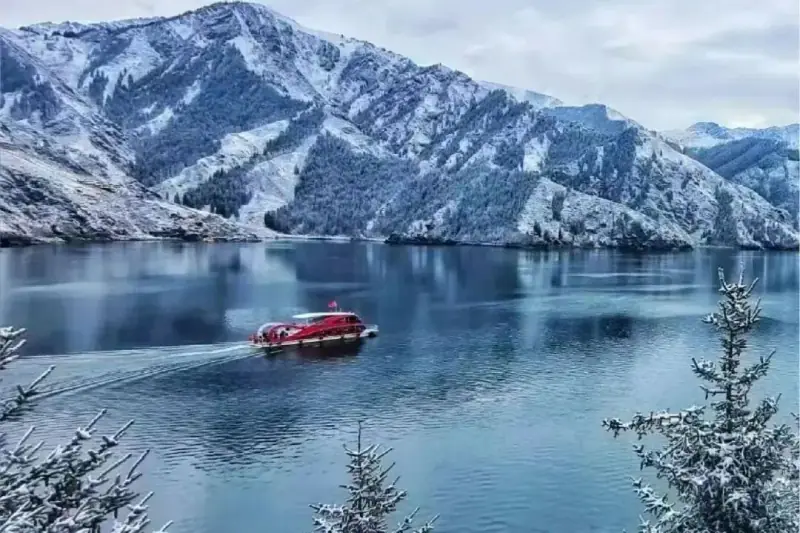 The lake under snow, with the lakeside pavilion