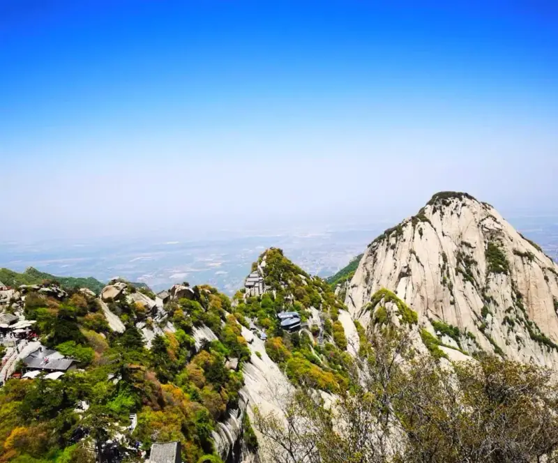 The granite ridge from the West Peak
