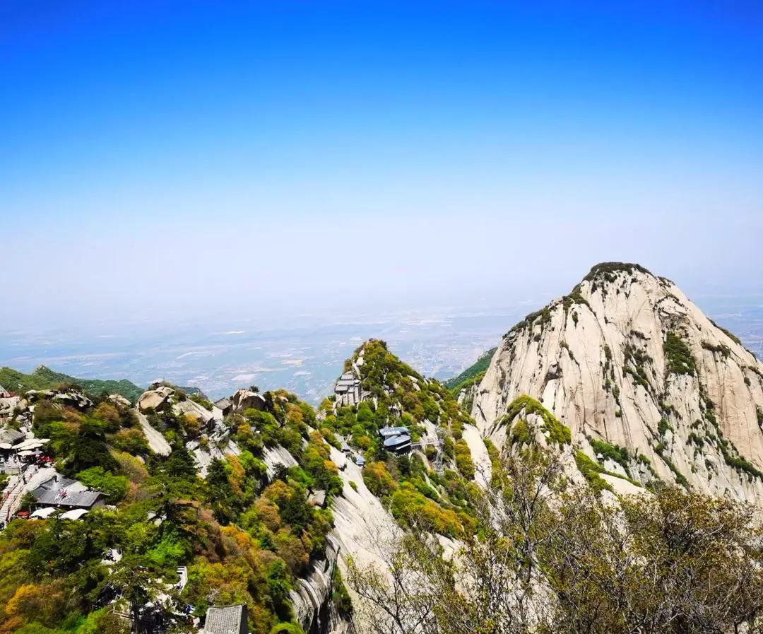 The granite ridge from the West Peak