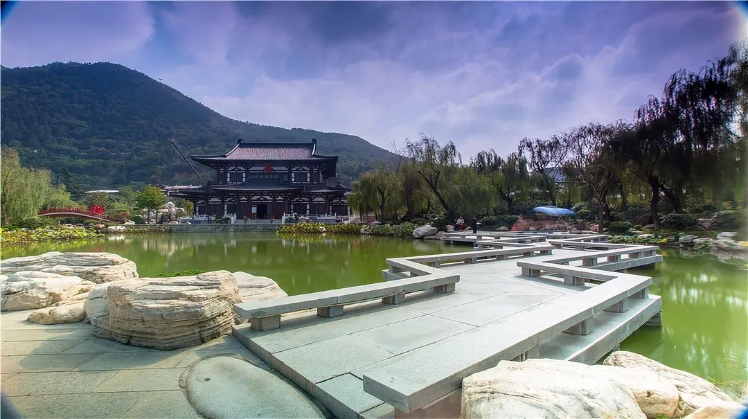 Tang-style halls against the Li Mountains