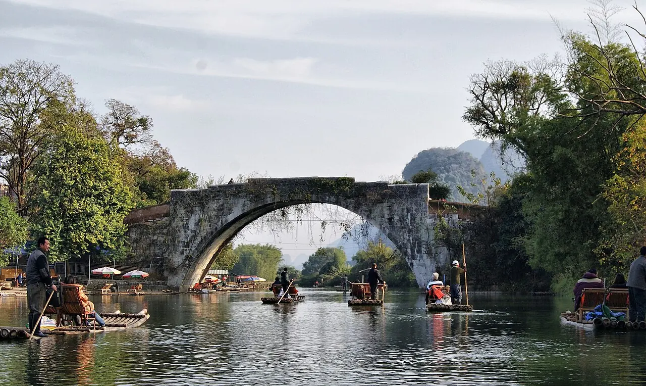 Fuli Bridge, a Ming arch over the Yulong