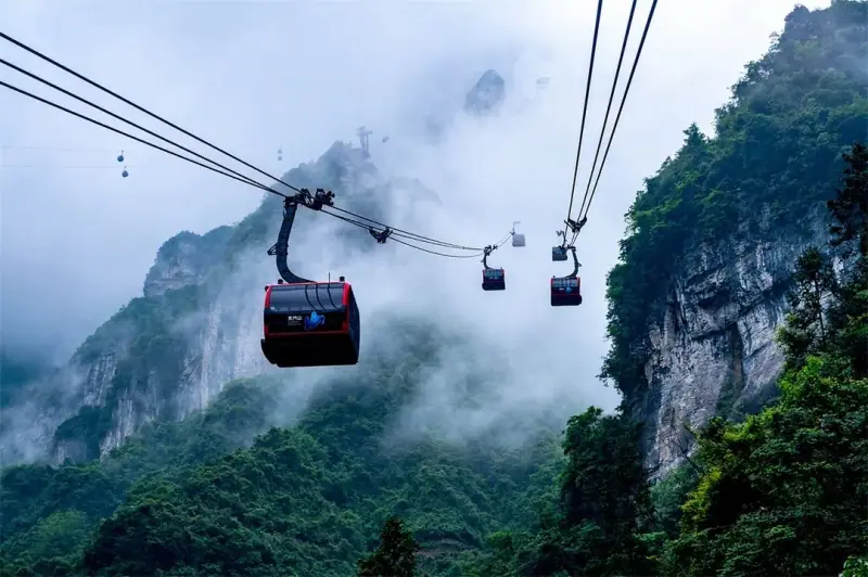 The 7,455 m cable car over the valley
