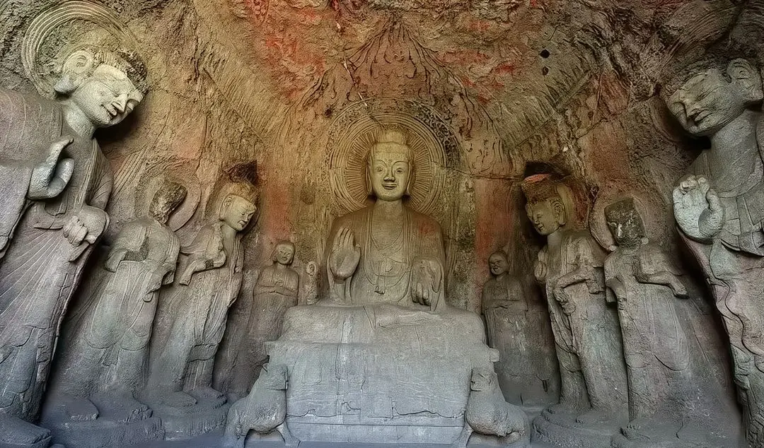 Buddhist niches at Longmen